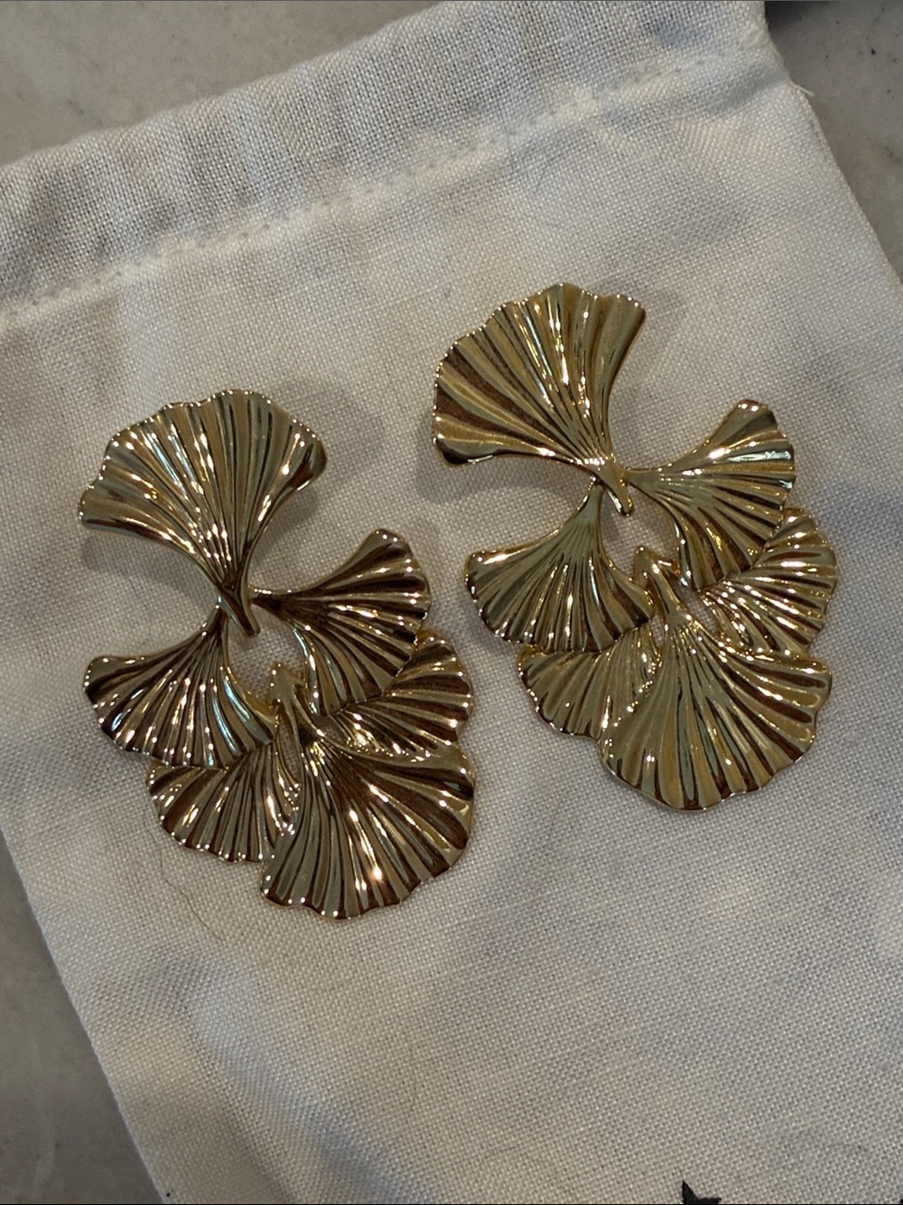 Authentic Tuckernuck Like New Ginkgo Leaf Statement Earrings - Picture 1 of 4